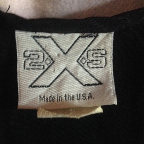 Vintage Black Cold Shoulder Crop - Picture 3 of 3