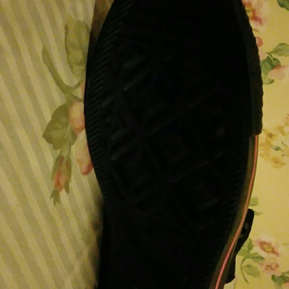 Converse - Picture 2 of 4