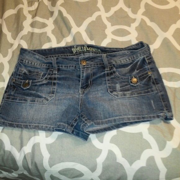 Wallflower jean shorts size 13