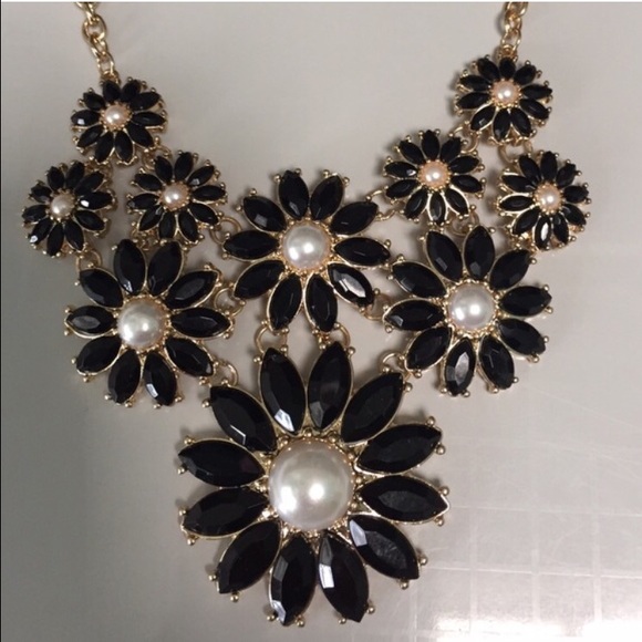 Jewelry - Black Crystal & Pearl Statement Necklace
