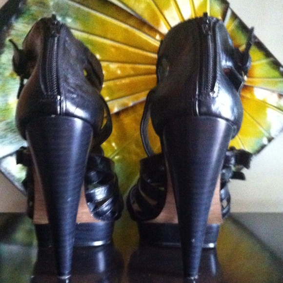 ๐ฅDONATING 4/20 Strappy, Back Zip High Heel Shoe - Picture 3 of 4