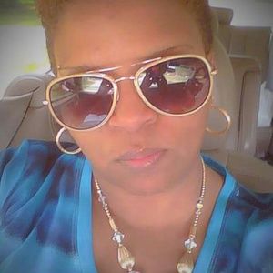 Meet your Posher, Latasha