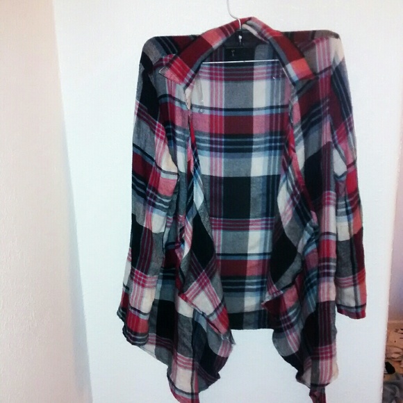 Red/gray plaid cardigan type flannel