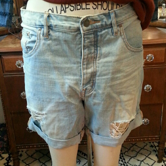 Free people boyfriend jean shorts. Size 31 12 14