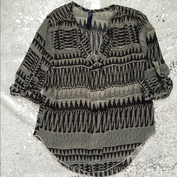 Francesca's patterned blouse - Picture 2 of 3