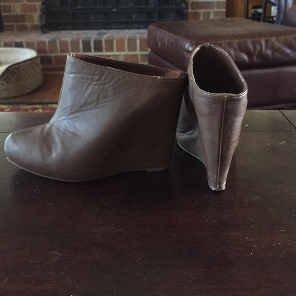 Brown booties - Picture 2 of 2