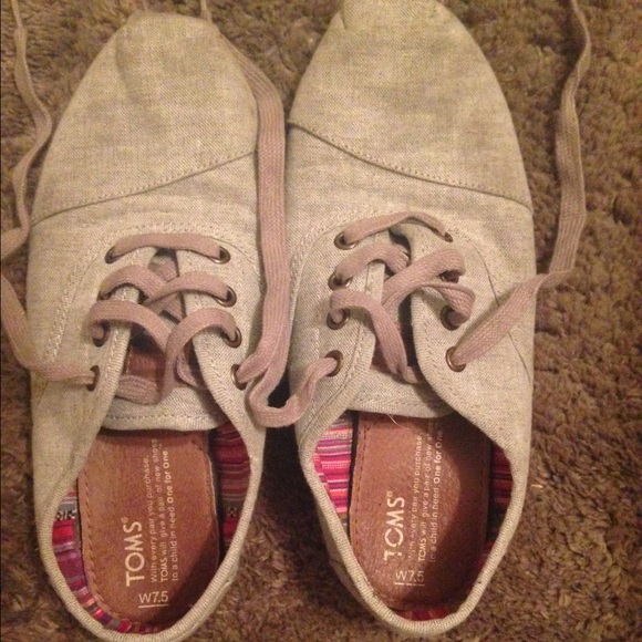 TOMS lace up canvas shoes