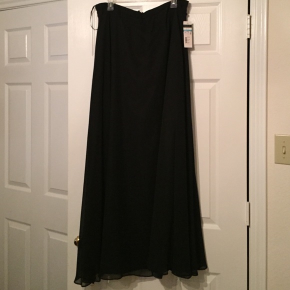 Cachet long formal skirt