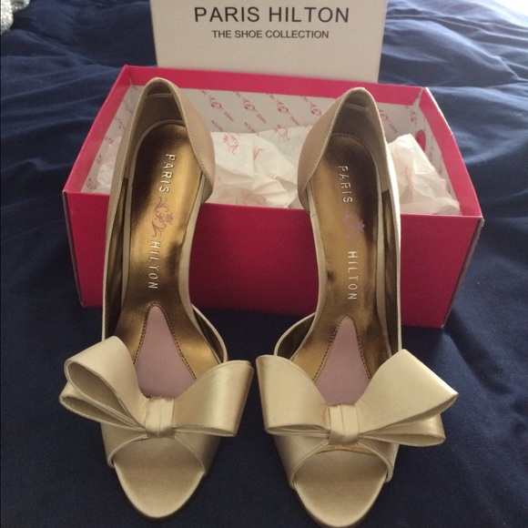 Paris Hilton - ivory satin shoes