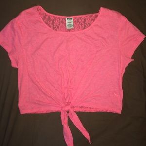 Cropped pink tshirt