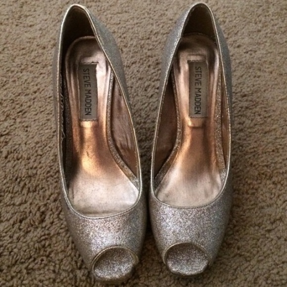 Steve Madden gold pumps