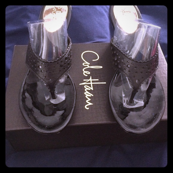 Cole Haan patten leather thong sandal