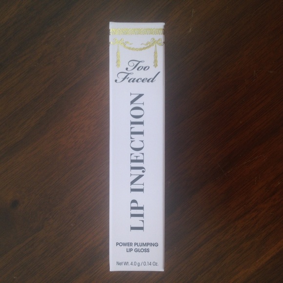 New in box too faced lip injection 👄