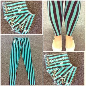 Black and teal stripe legging.