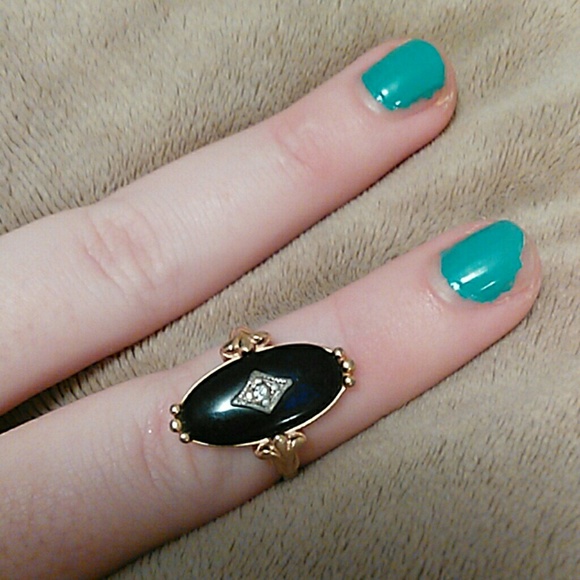 Black and gold ring - Picture 1 of 2