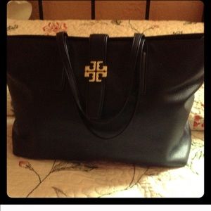 New with tags authentic black Tory burch