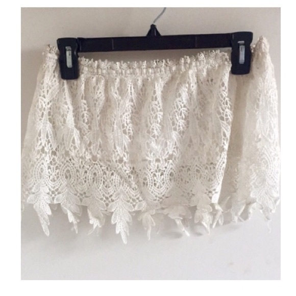 Lace detailed strapless crop top