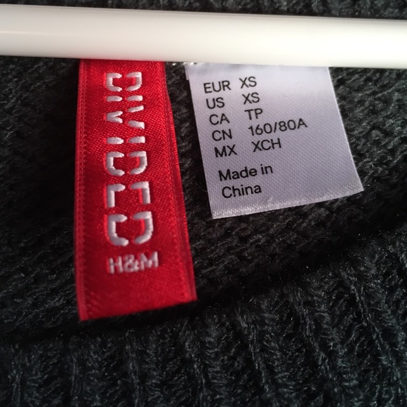 H&M divided sweater - Picture 2 of 3