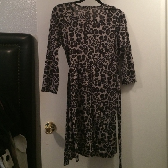 Black Cheetah print wrap dress - Picture 2 of 4