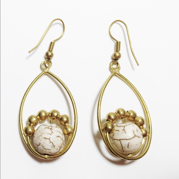 Earrings - Picture 1 of 2