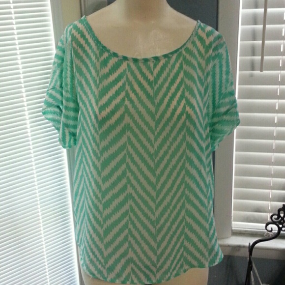 POINT SHEER CHEVRON MINT GREEN BLOUSE
