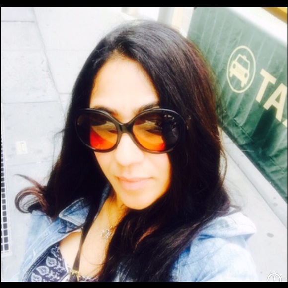 Meet your Posher, Sophia - Picture 2 of 3