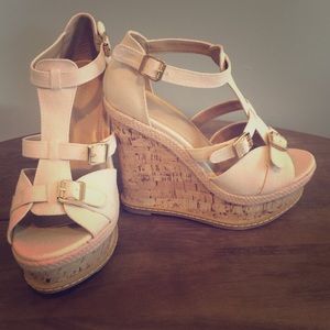 NWOT Shoedazzle cream wedges with gold buckles