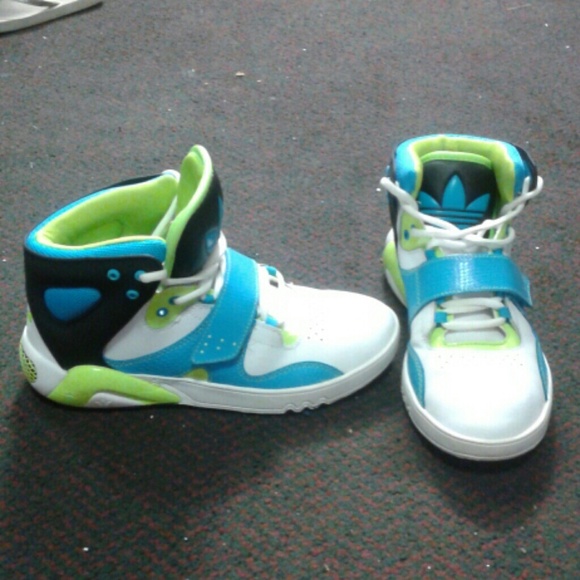Shoes - Picture 1 of 3