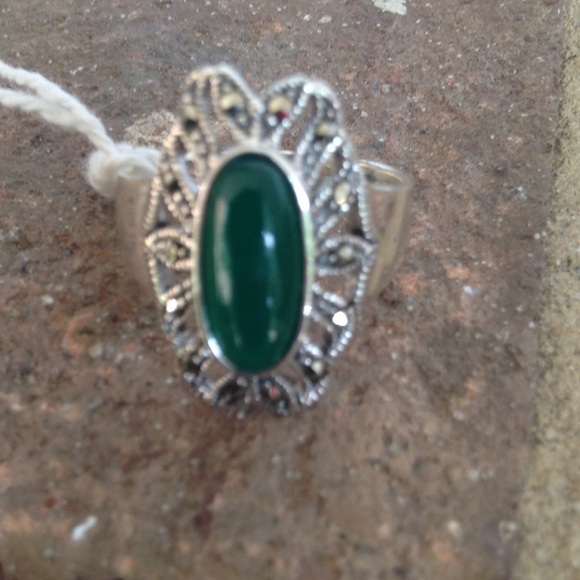 Green Chalcedony Marcasite Ring - Picture 4 of 4