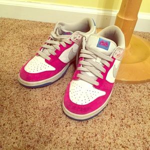 Dark pink Nike sz7 with color changing sides