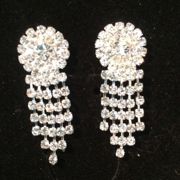 ‼️SOLD‼️Rhinestone Earrings - Picture 2 of 3