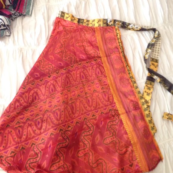 Bundled-Beautiful multi-garment - Picture 2 of 2