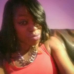 Meet your Posher, Loni