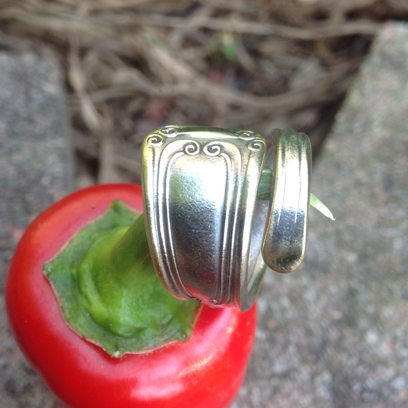 Silverware Ring made from a fork - Picture 3 of 9