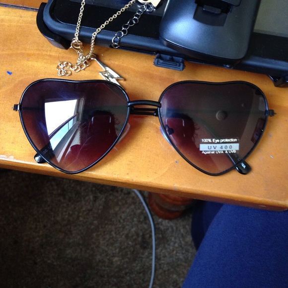 Sold on Ⓜ️ Black heart shaped sunnies