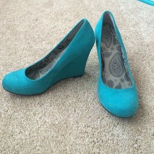 Blue wedges
