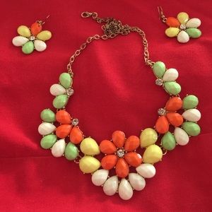 Floral colorful necklace with earrings