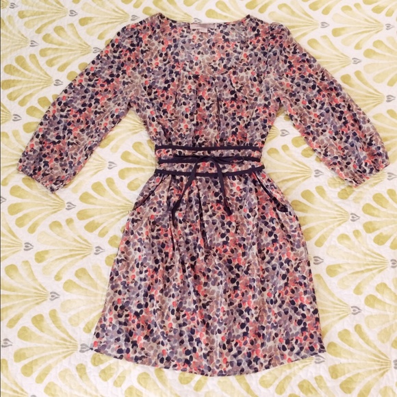Dresses & Skirts - Elegant short dress.