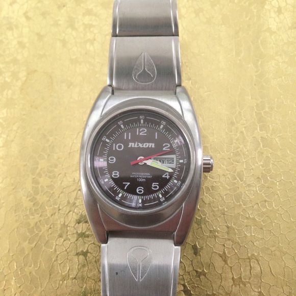 Silver & Black Nixon watch Stainless Steel Don - Picture 2 of 3