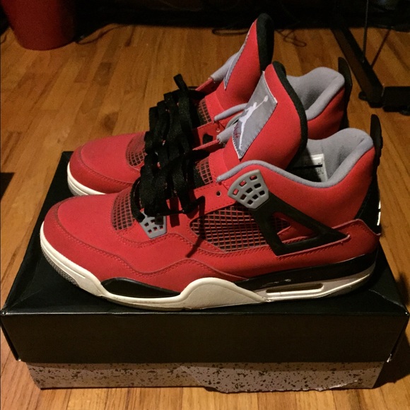 Jordan Retro 4 "Toro Bravo" - Picture 2 of 4