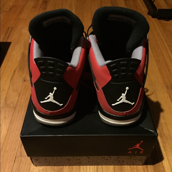 Jordan Retro 4 "Toro Bravo" - Picture 3 of 4