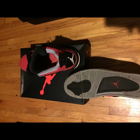 Jordan Retro 4 "Toro Bravo" - Picture 4 of 4