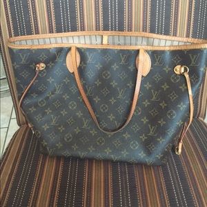 Authentic Louis Vuitton Neverfull (Medium)