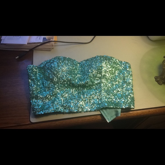 Charlotte Russe Tops - NWOT SPARKLE BANDEAU/CROP TOP