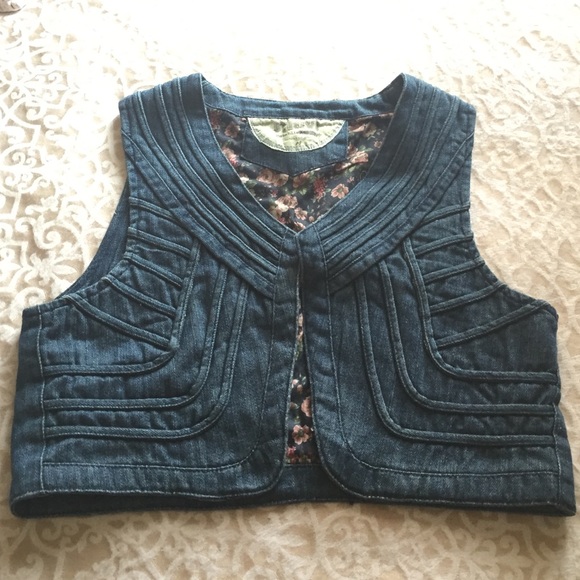 Detailed, dark-denim vest