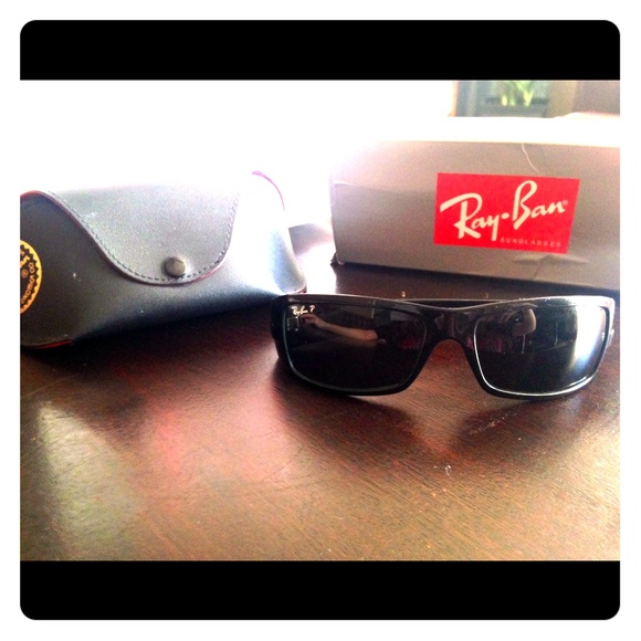 Authentic rayban wayfarer in like new condition