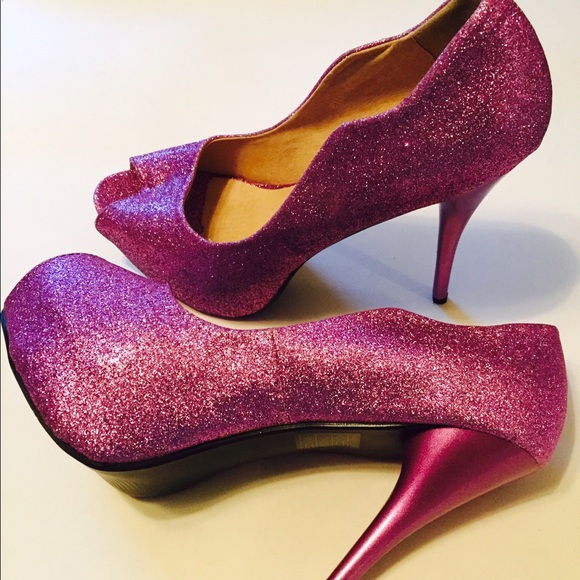 Peep to heels