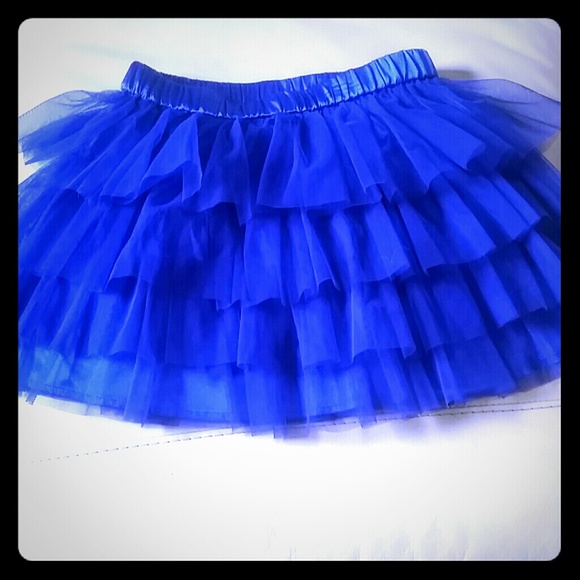Girl's size M ruffle skirt