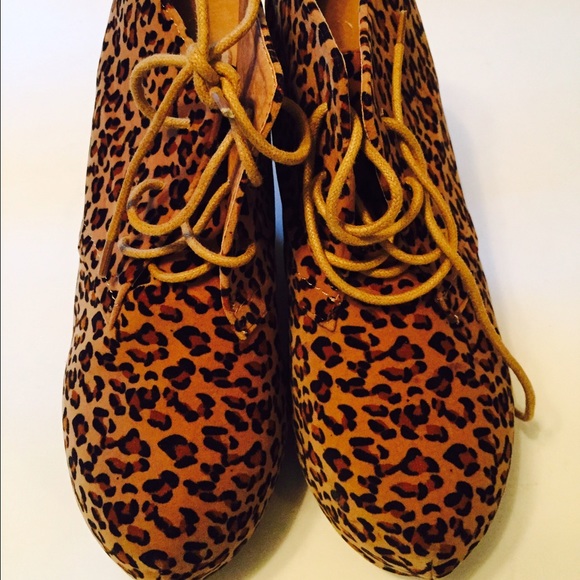 Wedge shoes