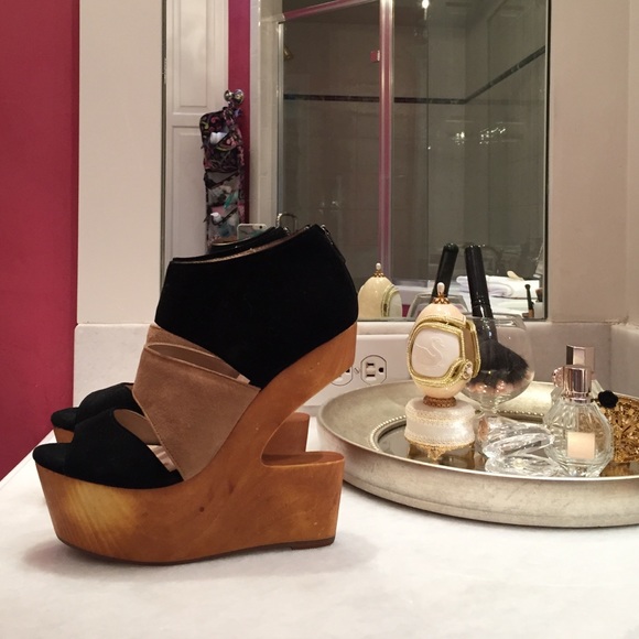 Dolce Vita Wood Carved Platform Wedges - Picture 2 of 4